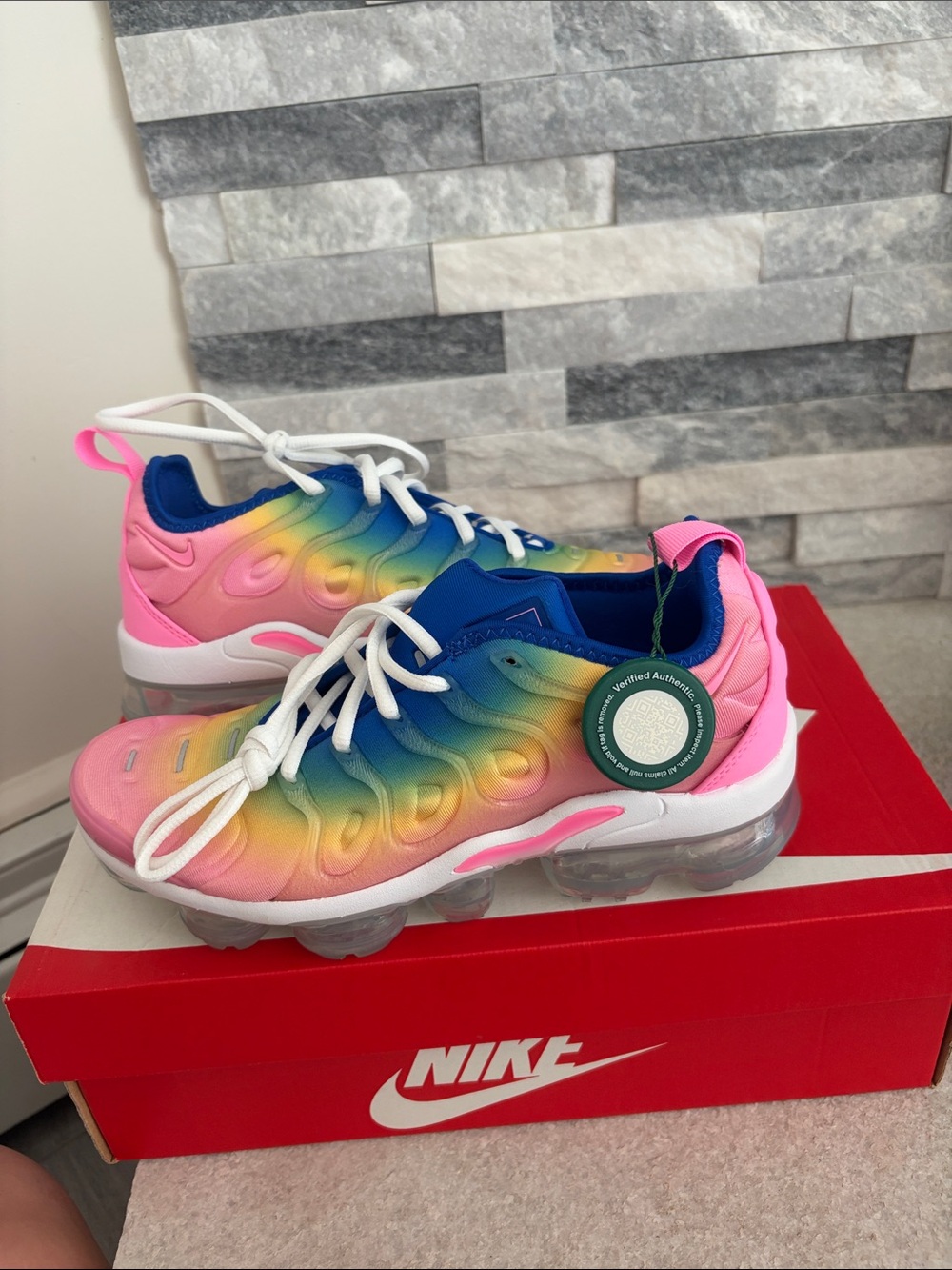 Nike women's air vapormax plus sneakers new in box size 6
